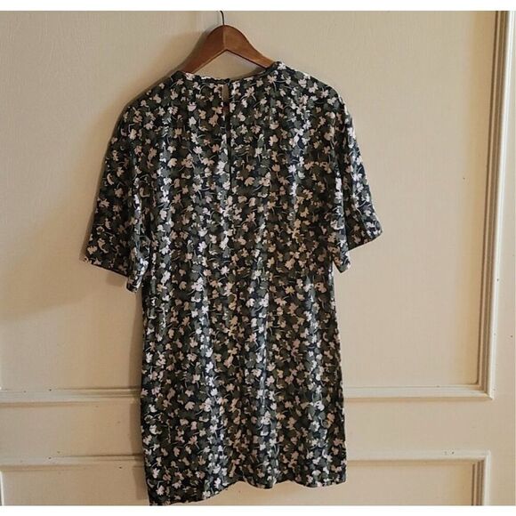 Equipment, Arlinne Printed Silk Dress size Medium new without tags - Picture 5 of 7